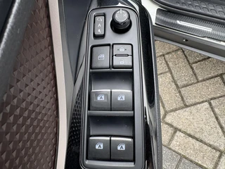 Toyota C-HR 1.8 Hybrid Executive / 28