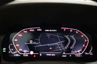 BMW 3 Serie Touring M340i xDrive High Executive M Sport Pakket Automaat  / Live Cockpit Professional / Panoramadak / Trekhaak / Individual Leder Merino / Driving Assistant / M Sport Differentieel / Harman Kardon / M Adaptief Onderstel / Safety Pack / Head-Up Display / 19 Inch / Stoelverwarming voor+achter / 25