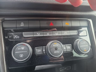 Volkswagen T-Roc NAVI TEL DAB LM PDC CAMERA 1.0 TSI / 33