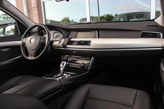 BMW 5-serie Gran Turismo 535i High Executive | NL auto | Facelift | Camera | Navigatie | Bluetooth | Xenon | PDC | Climate control | Cruise control | 19 inch | Elektrische achterklep / 12