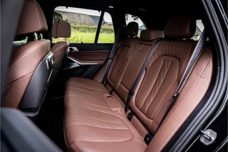 BMW X5 xDrive50e M Sport Pro  Bowers & Wilkins Sky Lounge Massage Crafted Clarity Soft Close / 24