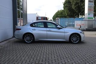 Alfa Romeo Giulia 2.0T SUPER AUT ORIG.NL/A.CarPlay/Ad.Cruise/Stuur&Stoelverw./18inch 114dkm! / 15
