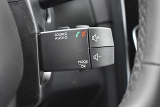 Renault Clio 0.9 TCE LIMITED CARPLAY / DEALER ONDERHOUDEN / 25