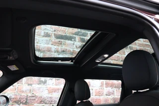 MINI Clubman Cooper Serious Business / Navigatiesysteem Professional / Panoramadak / Harman Kardon / Climate Control / 17 Inch / LED-koplampen / Parkeersensoren / Cruise Control / Lichtpakket / 24