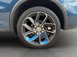 Lynk & Co 01 1.5 Plug in Hybride Pano, Carplay, Camera,ACC / 18