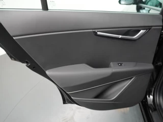 Kia Niro 1.6 GDi Hybrid DynamicLine  - Demo - Adaptieve cruise control - Navigatie - Keyless entry - Apple Carplay/Android Auto - Achteruitrijcamera - Parkeersensoren voor en achter - Fabrieksgarantie t/m 2033 / 33