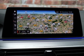 BMW 5 Series Touring 520i High Executive M Sport Pakket Automaat  / Navigatiesysteem Professional / Panoramadak / Comfortstoelen / Driving Assistant Plus / 19 Inch / Stoelverwarming voor+achter / Achteruitrijcamera / Hifi / Adaptieve LED-koplampen / Leder / DAB / 19