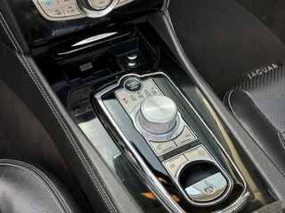 Jaguar XK 5.0 V8 385pk Portfolio / 13