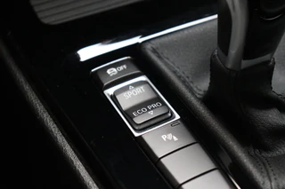 BMW X1 sDrive18i High Executive M Sport Pakket Automaat  / Navigatiesysteem Professional / Panoramadak / 18 Inch / LED / Stoelverwarming / Achteruitrijcamera / Extra Getint Glas / Harman Kardon / Shadow Line / Parkeersensoren voor+achter / 26