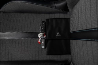 Peugeot 2008 1.2 PureTech Allure Pack  | Camera | Trekhaak | LED / 40