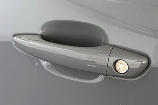 Jeep Avenger 1.2 e-Hybrid Altitude Keyless JBL Camera Elektrische Achterklep / 18