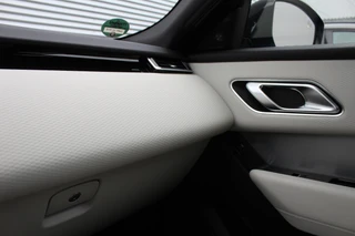 Land Rover Range Rover Velar 2.0 P400e R-Dynamic  | SVO Uniek! | Panoramadak | Head-Up | Black Pack | Meridian / 25