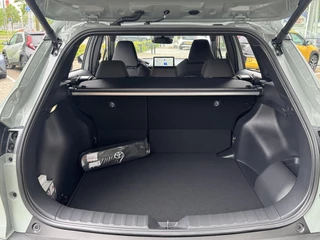 Toyota Corolla Cross 2.0 Hybrid 180 DYNAMIC NIEUW DIRECT LEVERBAAR! BLIND SPOT STOEL/STUURVERW KEYLESS 18'' LM-VELGEN APPLE/ANDROID NAVI CLIMA AD-CRUISE PARK-SENSOREN / 37