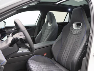 Volkswagen Passat Variant 1.5 eHybrid 272 Pk R-Line | Black Style | Stoel/Stuurverwarming | Panoramadak | 360 Camera | Head Up | Memory | Trekhaak | 19 Inch | 155 Km !! / 6