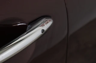 MINI Clubman Cooper Serious Business / Navigatiesysteem Professional / Panoramadak / Harman Kardon / Climate Control / 17 Inch / LED-koplampen / Parkeersensoren / Cruise Control / Lichtpakket / 10