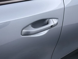 Kia XCeed 1.5 T-GDi GT-Line Automaat  - Kantel / Schuifdak  - Apple Carplay / Android Auto - Navigatie - ACC - Climate Control - Stoel / Stuurwielverwarming - Fabrieksgarantie tot 04-2032 / 17