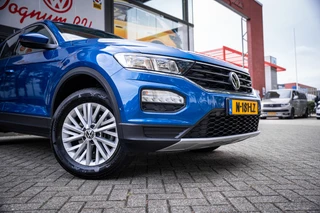 Volkswagen T-Roc 1.5 TSI Sport Autom. | Navi | PDC | Cruise controle | Trekhaak / 17
