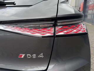DS DS 4 225pk E-Tense Performance Line (Camera - LED Matrix - Adaptieve Cruise Controle - Keyless Entry - 19"- Automatische Airco - Navigatie - Apple Carplay) / 38