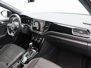 Volkswagen T-Roc 1.5 TSi 150 Pk Automaat Sport Business R-Line | Black Style | Camera | Stoelverwarming | Adaptive Cruise | Navigatie | CarPlay | Climatronic | 18 Inch | 89.335 Km !! / 38