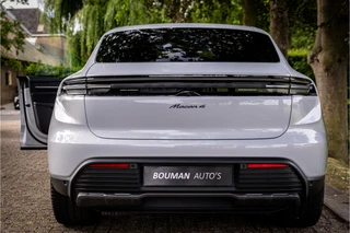 Porsche Macan 4 100 kWh  Pano Luchtvering Sport Chrono Matrix Passenger Display / 29