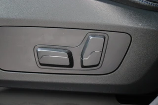 BMW X1 sDrive20i Executive M Sport Pakket Automaat  / Live Cockpit Professional / Shadow Line / Comfort Access / Head-Up Display / Adaptieve LED / 18 Inch / Parking Assistant Plus / Innovation Pack / Elektrisch Verstelbare Voorstoelen / Extra Getint Glas / 17