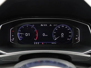 Volkswagen T-Roc 1.5 TSi 150 Pk Automaat Sport Business R-Line | Black Style | Camera | Stoelverwarming | Adaptive Cruise | Navigatie | CarPlay | Climatronic | 18 Inch | 89.335 Km !! / 21