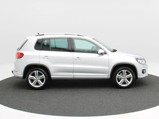 Volkswagen Tiguan 1.4 TSi R-Line Edition 125 Pk | Panoramadak | Trekhaak | Camera | Cruise Control | Climatronic | Navigatie | 18 Inch / 9