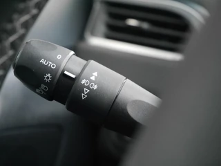 Peugeot 2008 1.2 110PK PureTech Allure | Apple Carplay | Navigatie | Cruise Control | Parkeersensoren | Camera / 18