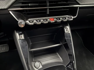 Peugeot e-208 EV Active Pack 50 kWh 3-Fase SOH 92,4% Navigatie | Carplay&Android | 100KW Snellaadvermogen / 21