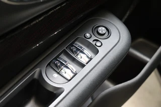 MINI Clubman Cooper S Chili Serious Business Automaat / Navigatiesysteem Professional / Panoramadak / Trekhaak / Leder / 19 Inch / Driving Assistant / Lichtpakket / Achteruitrijcamera / Climate Control / Harman Kardon / Stoelverwarming / 34