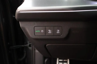 Audi Q3 1.5 272pk e-hybrid S edition Trekhaak Camera Keyless Panoramadak Stoelverwarming Virtual Cockpit Navigatie 2x S-Line / 17