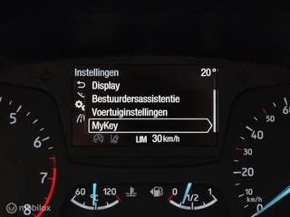 FORD FIESTA 1.1 TREND/AIRCO/PDC/16''LMV/CARPLAY/BLUETOOTH/LANE ASSIST/USB/ISOFIX/DAB/NAVI / 40