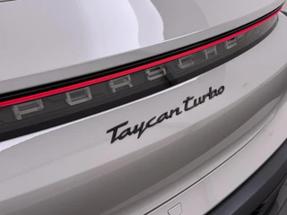 Porsche Taycan Turbo 93 kWh VAN:89.900,- VOOR:84.877 ,- UW HERFSTVOORDEEL:5.023,- SOH 91% | SPORT CHRONO | HEAD-UP | CARBON PAKKET | ALCANTARA STOELEN + HEMEL | DUAL SCHERM | PSCB KERAMISCH GECOATE REMMEN | BURMESTER PREMIUM AUDIO | STOELVERWARMING + STUURWIELVERWARMING | STOELVENTILATIE | MEMORY SEATS | PORSCHE DEALER ONDERHOUDEN | 360° CAMERA | VERKEERT IN NIEUWSTAAT | ALL-IN PRIJS | 12 MAANDEN BOVAG GARANTIE / 12