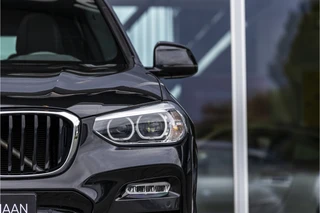 BMW X3 xDrive20i High Executive  | Pano | Trekhaak | Head-up / 21