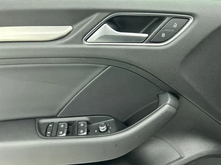 Audi A3 Limousine 40 TFSI Sport S Line Edition Automaat | Navigatie | Parkeersensoren / 17