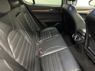 Alfa Romeo Stelvio 2.0 T AWD TREKHAAK LEER NAVI CRUISE ECC. / 16
