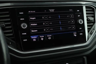 Volkswagen T-Roc 1.5 TSI 150pk DSG R-Line Sport Keyless Virtual Cockpit Navigatie / 28