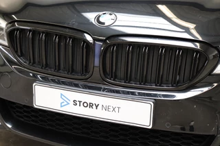 BMW 5 Series Touring 520i High Executive M Sport Pakket Automaat  / Live Cockpit Professional / Driving Assistant / Head-Up Display / Comfortstoelen / Achteruitrijcamera /  19 Inch / Exklusivleder 'Nappa' / DAB / Stoelverwarming / Hifi / Extra Getint Glas / Ambiance Verlichting / 11