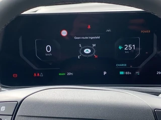 Kia EV6 Light Edition 63 kWh | VOORRAAD VOORDEEL NU €42.950,- | Direct leverbaar | Stoel+Stuur verwarming | Climate control | Navigatie | Parkeer camera achter | Parkeer sensoren voor en achter / 19