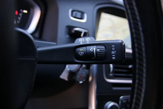 Volvo V60 2.0 T4 Momentum R-Design Camera achter | Parkeersensoren V+A | Navi / 23