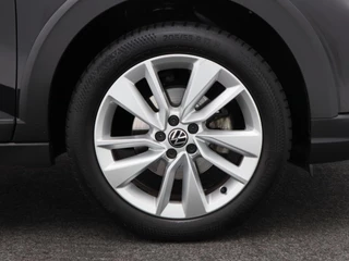 Volkswagen Taigo 1.0 TSi 110 Pk Automaat Life Business | Panorama dak | Adaptive cruise | Stoelverwarming | Trekhaak | CarPlay | 17 Inch | 86.564 Km !! / 6