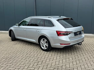 Skoda Superb Combi 1.4 TSI iV Style * AUTOMAAT * Trekhaak * Navigatiesysteem * Elektr. Kofferklep * / 2
