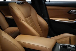 BMW 3-serie 330e xDrive eDrive M-Sport Edition | MEDIA PACK | STUURVERWARMING | TREKHAAK | 19" / 15