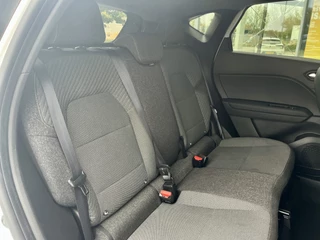 Renault Captur 1.6 E-Tech Full Hybrid 145 Techno  | Stoel+Stuurverwarming | Climate Control | Draadloze Telefoonlader | Camera + Sensoren | Two-Tone | Apple CarPlay/Android Auto / 10