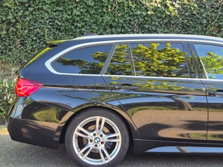 BMW 3 Series Touring M Sport GR Navigatie Nbt EVO Virtual dash 6WB Cruise Control Getinten ramen 100% dealer onderh Corporate Lease / 20