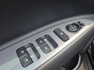 Kia Stonic 1.0 T-GDi MHEV GT-PlusLine Meest luxe uitvoering | 1e Eigenaar | Panorama dak | Dealer onderhouden | Cruise Control Adaptief | Carplay | Metallic lak | Fabrieksgarantie t/m 10-5-2030 + 3x 1 jaar* | NAP / 26