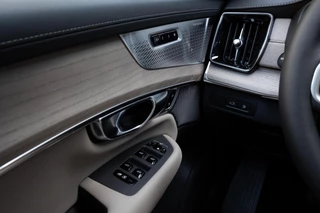 Volvo XC90 T8 Plug-in hybrid AWD MY 2027 Vanaf €76.945,- / 63