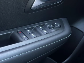 Peugeot 208 1.2 PureTech 100pk Allure | Automaat | Parkeercamera/-sensoren | Navigatie | Cruise Control | Climate Control | Full LED | Apple Carplay/Android Auto | DAB | Lichtmetalen velgen | / 27