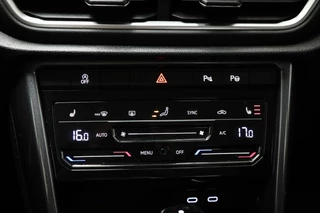 Volkswagen T-Roc 1.5 TSI Style | IQ LIGHT | STOELVERWARMING | CLIMA | APP CONNECT | DAB | PDC / 41