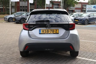 Toyota Yaris 1.5 HYBRID 115 STYLE PARK-SENSOREN BLIND-SPOT LM-VELGEN PRIVACY-GLASS LED-PAKKET AD-CRUISE APPLE/ANDROID / 22